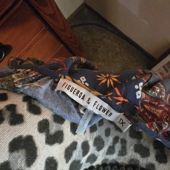 Figueroa And Flower Patterned Ruffled 3/4 Sleeve Blouse - Picture 4 of 4